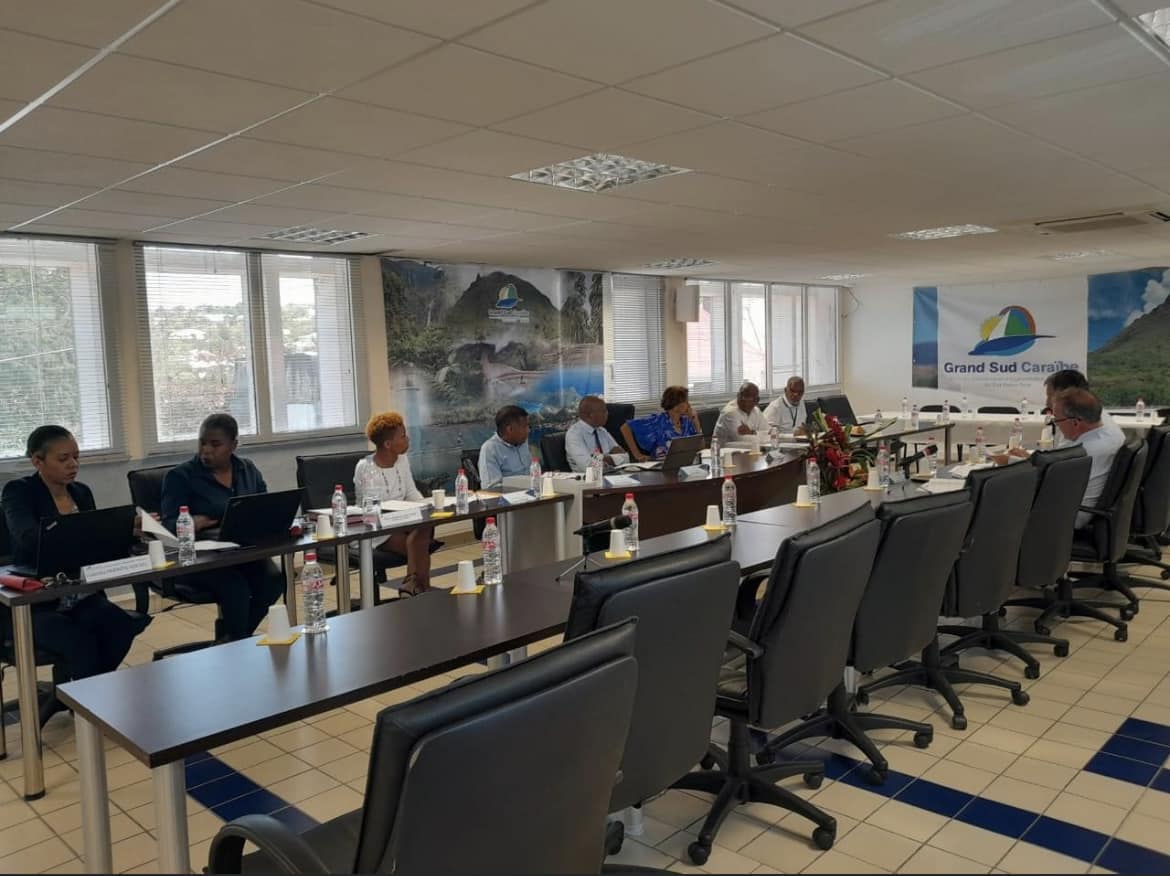 Séance de travail avec les élus et les administratifs de l’EPCI et les Services préfectoraux de Guadeloupe.